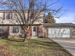 214 S Regis Rd, Saukville, WI 53080