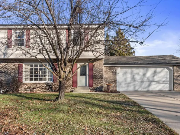 214 South Regis ROAD, Saukville, WI 53080