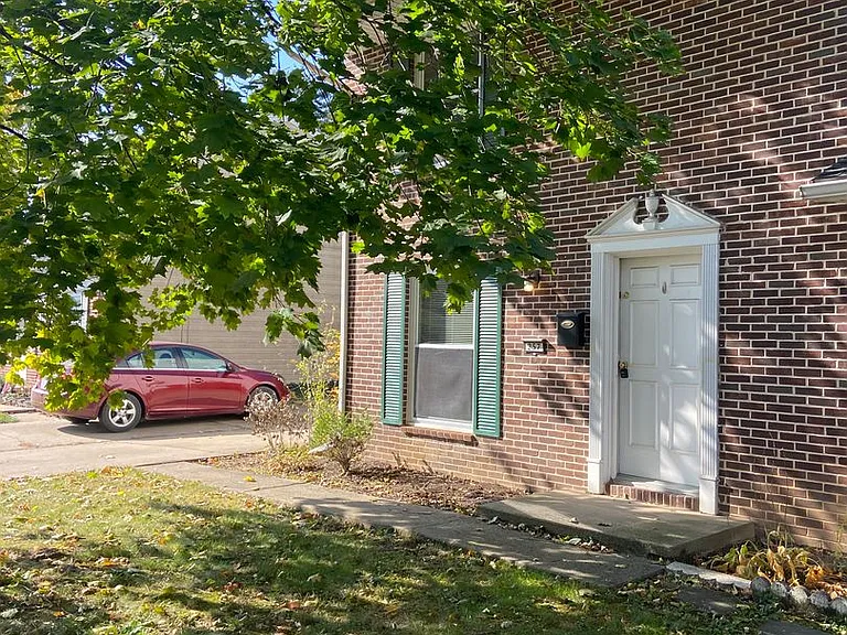 257 W Ridge St — Photo 1