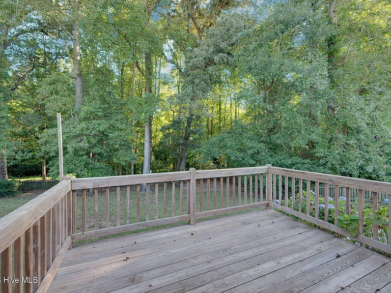 Elizabeth Edwards Ct — Photo 14