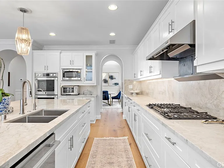 8 Victoria Ln — Photo 15