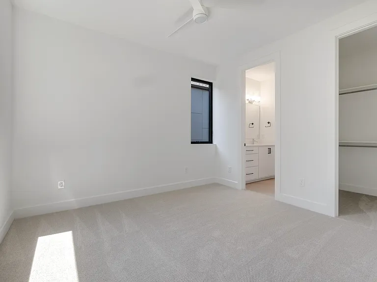 2322 Kirby St — Photo 14