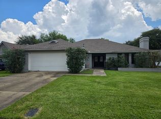 610 Woodlake Cir, Sugar Land, TX 77498