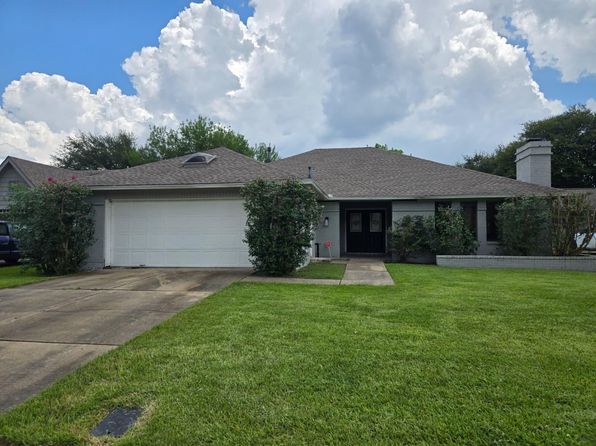 610 Woodlake Cir