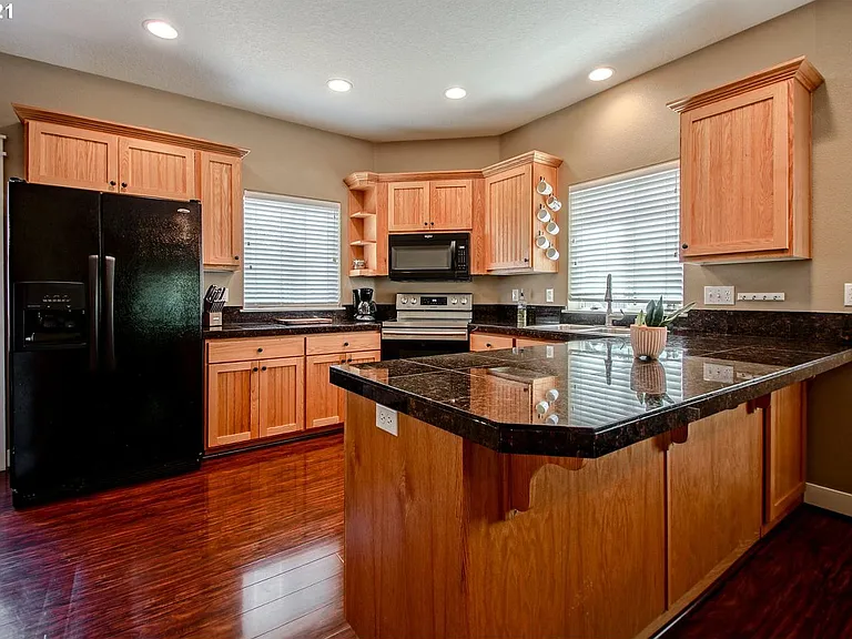 568 Donna Dr — Photo 8