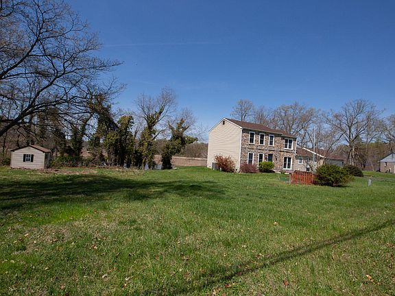 3rd image of 610 Country Club Rd