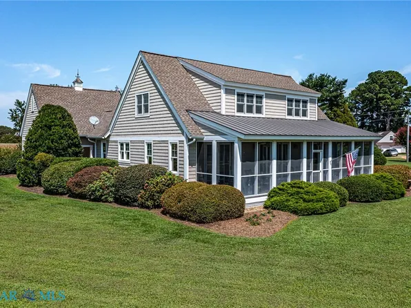 537 Natty Point Ln, Kilmarnock, VA 22482