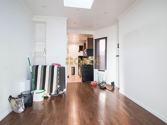 3rd image of 213 E 10th St APT 17