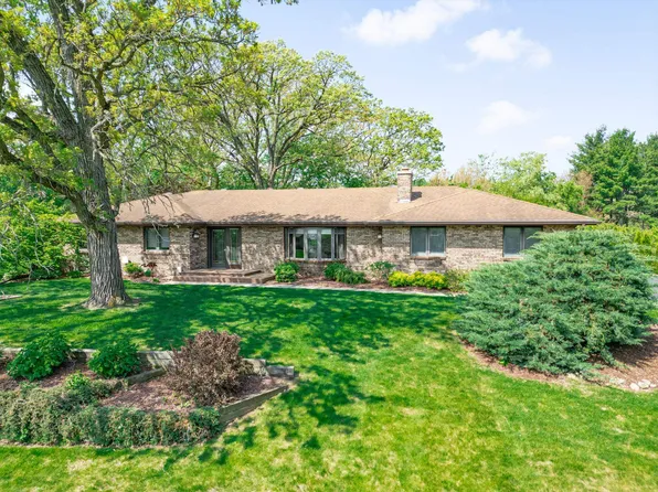 10254 Kings Ct, Roscoe, IL 61073