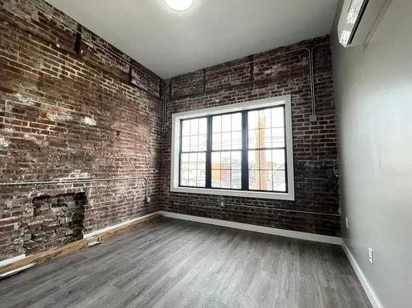 72 Arlington Avenue image 2 of 11