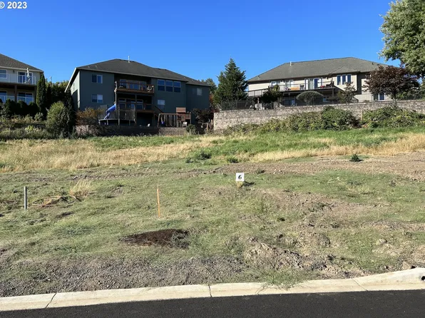 2743 NW Pinehurst Dr #6, McMinnville, OR 97128