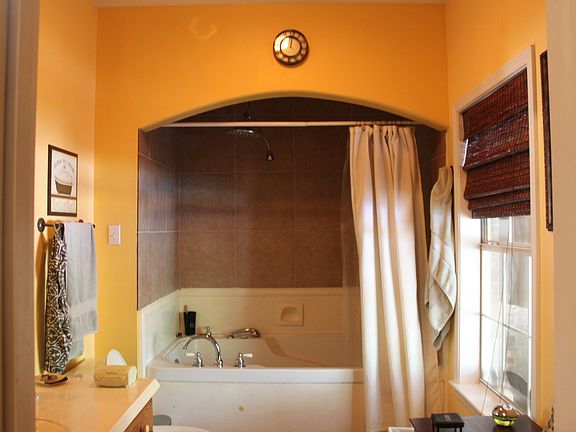 Mater bath w/ zacuzzi