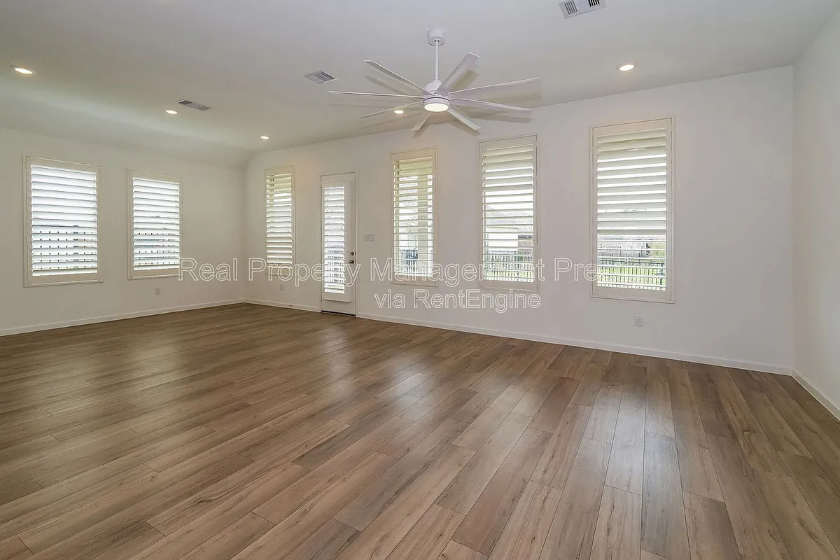 Building Photo - 2513 Seneca Lake Dr