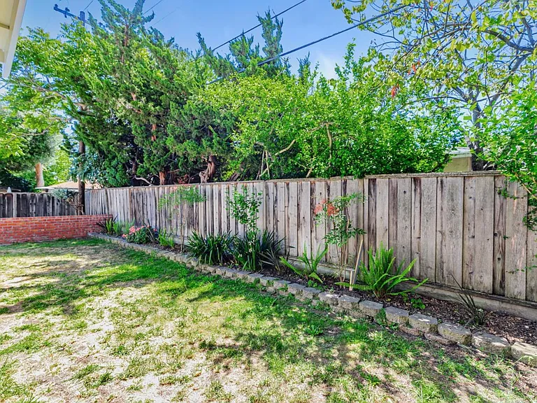 2276 Newhall St — Photo 9