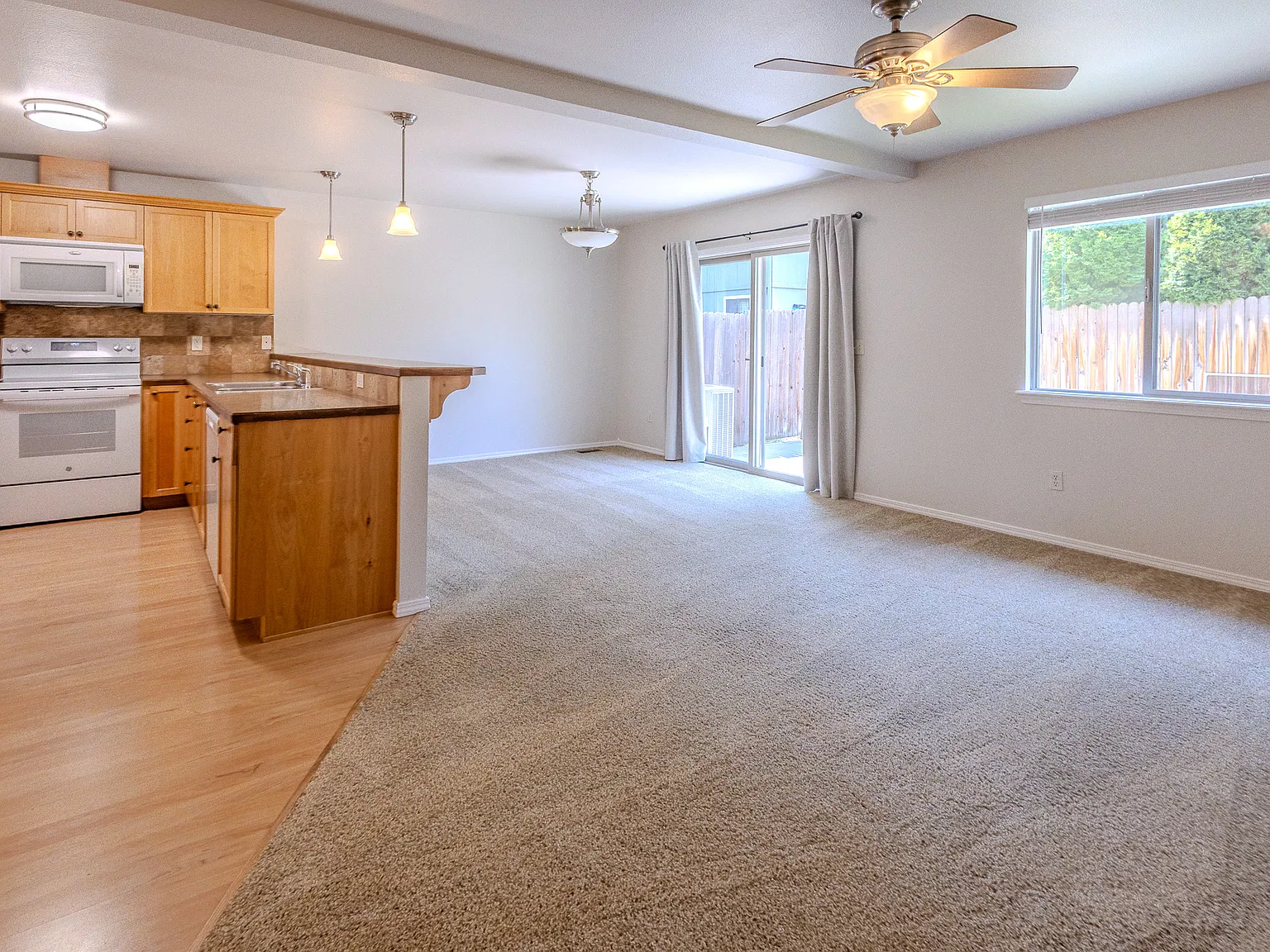 3 bed, 2.5 bath, 1490 sqft, $2,100 — Photo 4