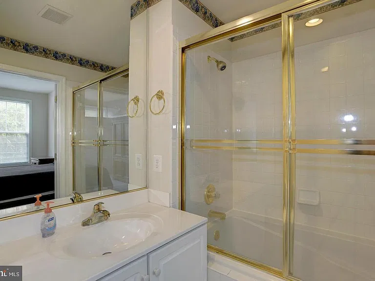 1320 N Wayne St #307 — Photo 18