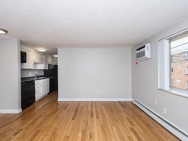 Logan Court — Photo 46