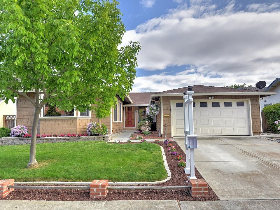 1st image of 1076 Clematis Dr