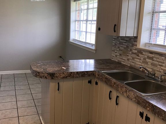 4th image of 1132 E Camellia Dr