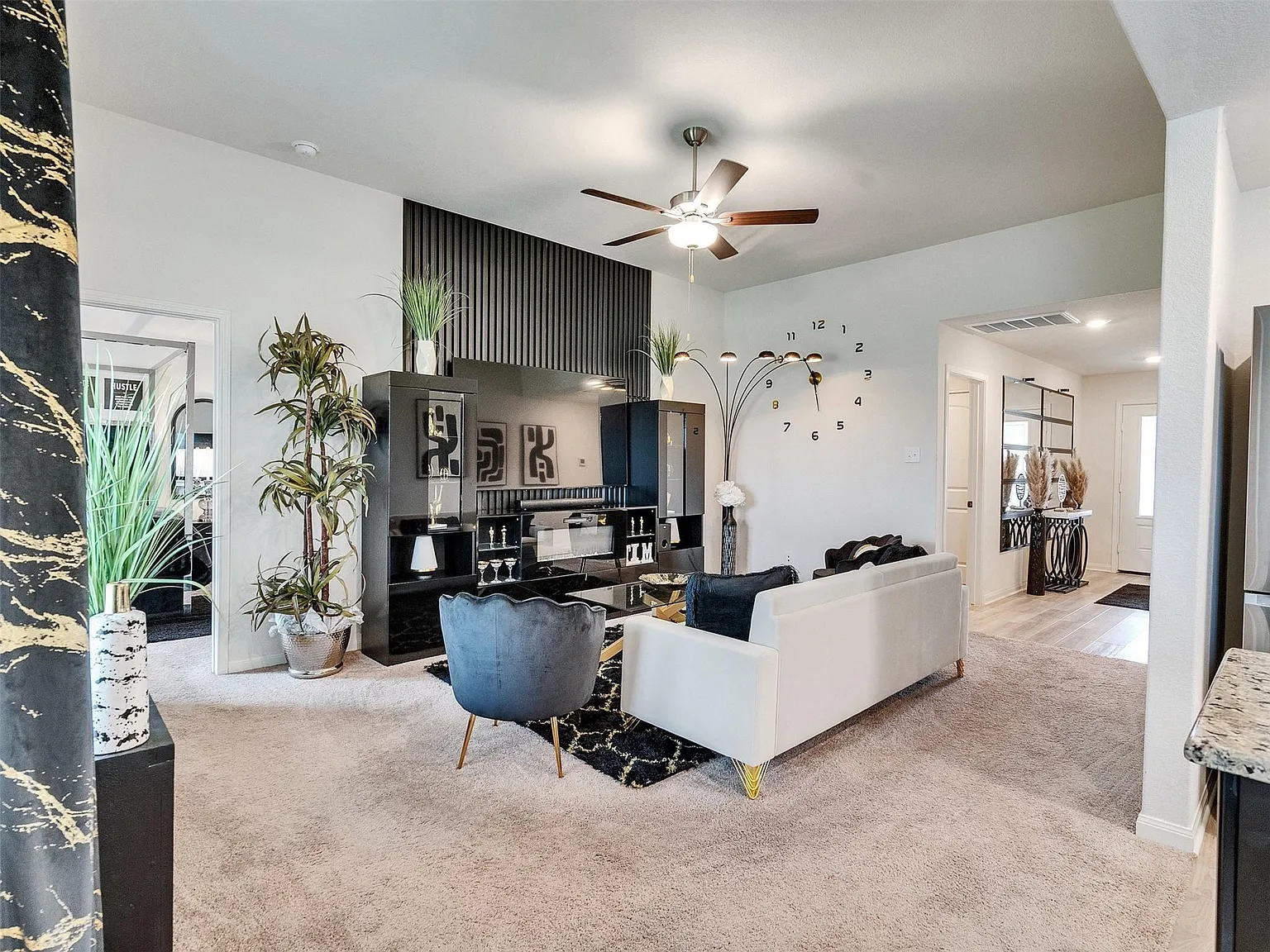 3 bed, 2.0 bath, 1352 sqft, $2,200 — Photo 2