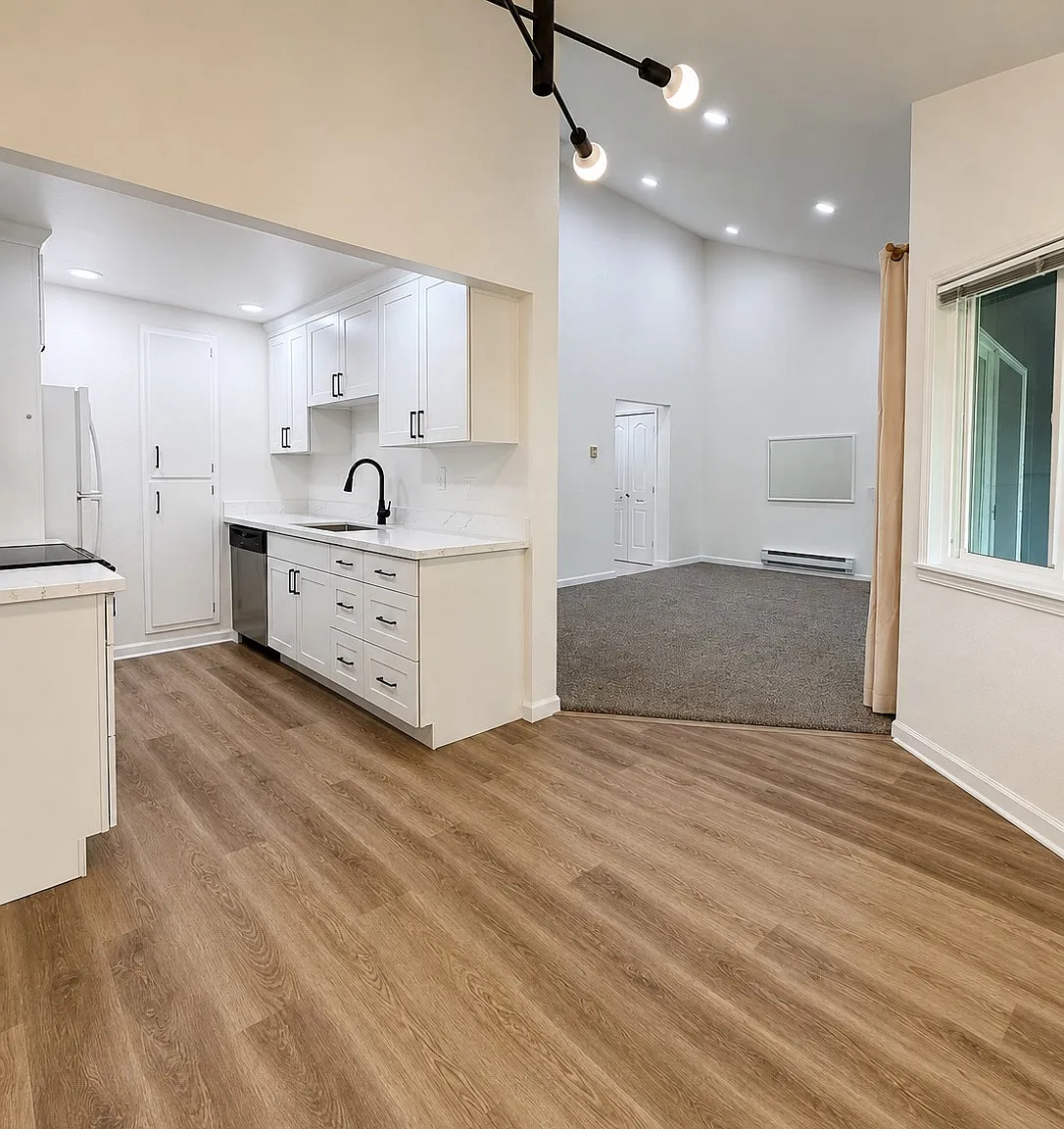 2 bed, 880 sqft, $2,290 — Photo 1