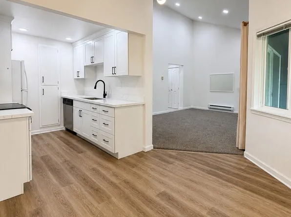 12723 NE 116th St, Kirkland, WA