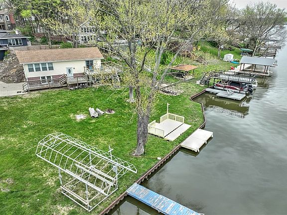 5th image of 410 Lakeview Ln