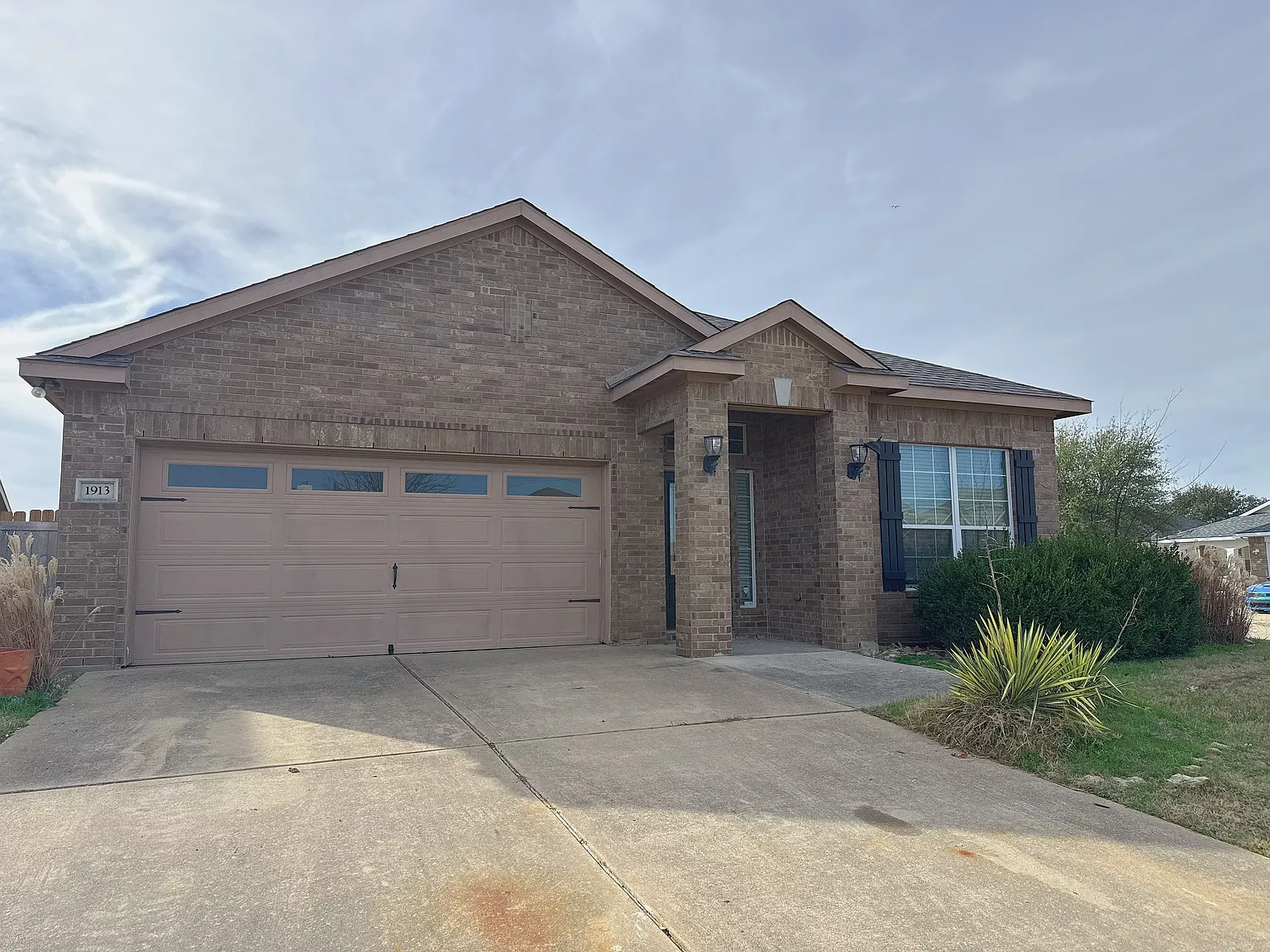 4 bed, 2062 sqft, $2,200 — Photo 2