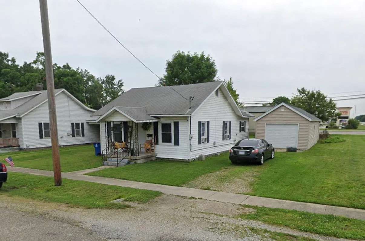 3 bed, $900 — Photo 1