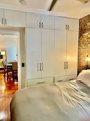 Rented by Bank Neary | media 37