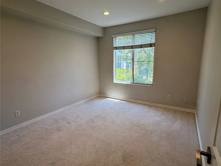 2243 Martin #217 — Photo 25