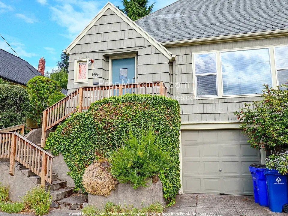 Charming Duplex In SE Portland!