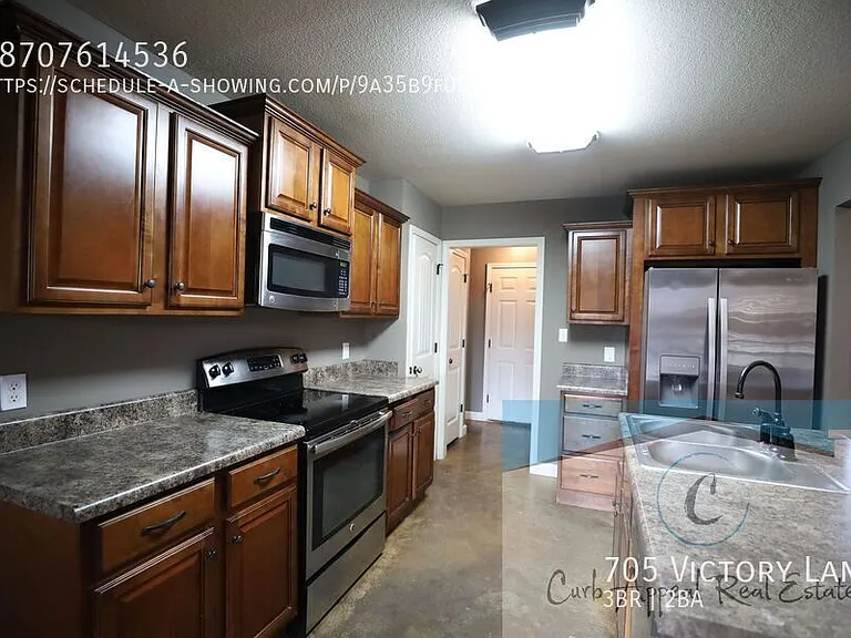 705 Victory Ln — Photo 4