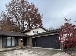 6425 Farmington Dr, Garfield Heights, OH 44125