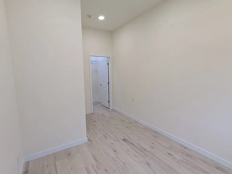 6702 Amherst St — Photo 2