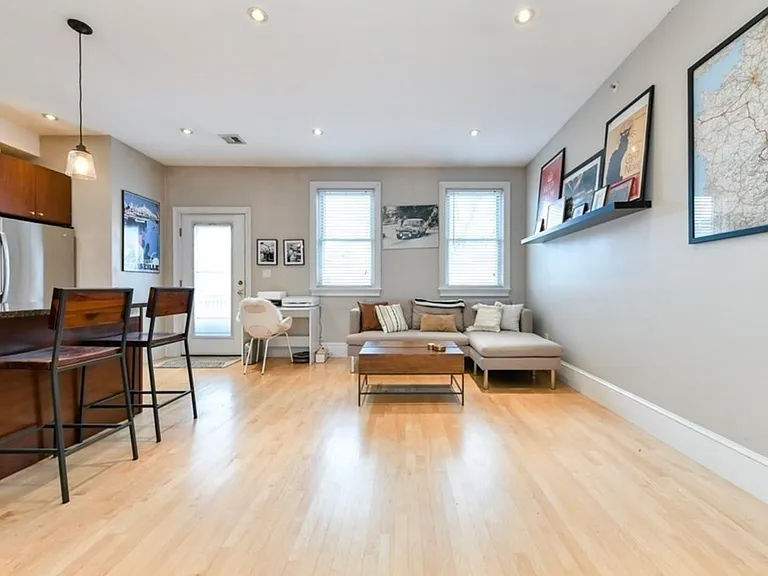 137-139 D St #5 — Photo 3