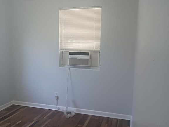 3rd image of 1453 W 24th St #1455