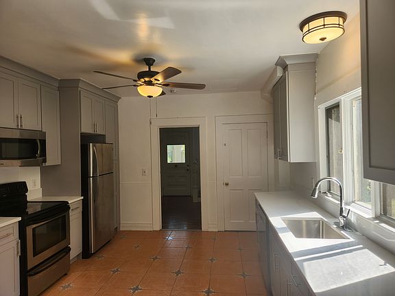 brand new kitchen cabinets with quartz countertops