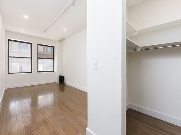 3rd image of 154 W 27th St Rm 3W