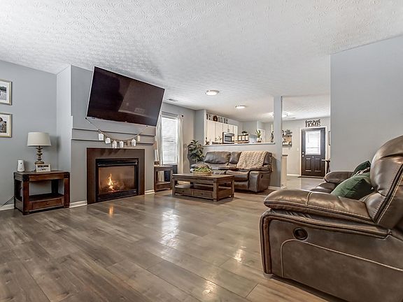5th image of 4681 Grandover Dr