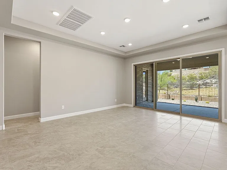 293 E Jasper Ct — Photo 8