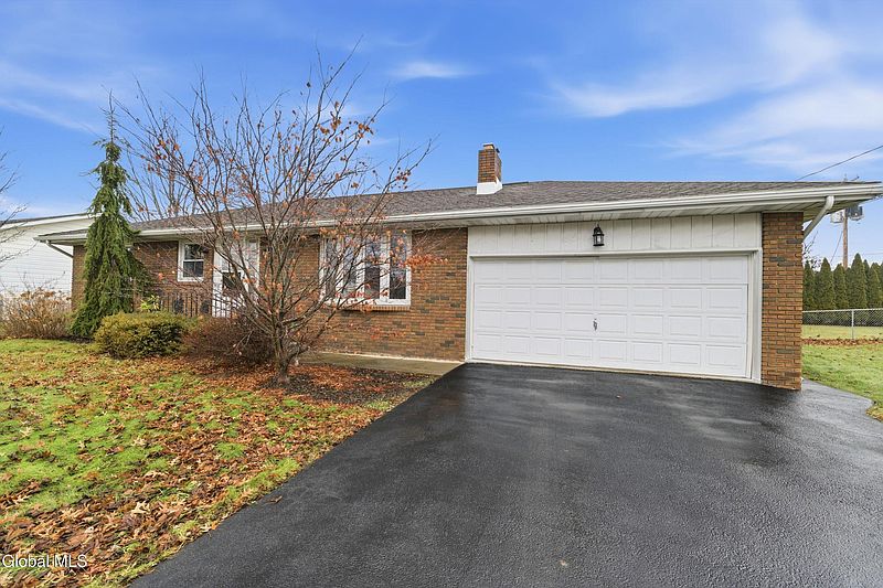2nd image of 25 Louise Drive