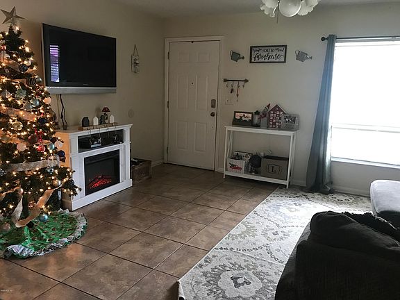 4th image of 2161 NE 40th St St