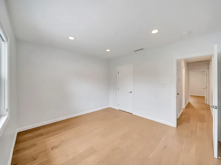 4833 Longridge Ave #1 — Photo 15