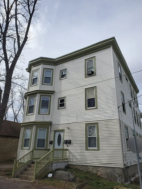 3 bed, 1.0 bath, $2,500 — Photo 1