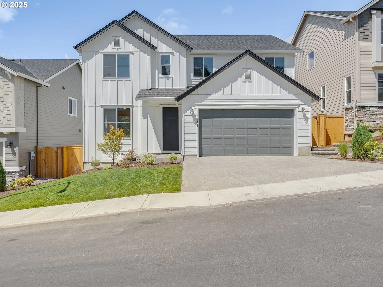 2161 NE Singer Ln photo 1