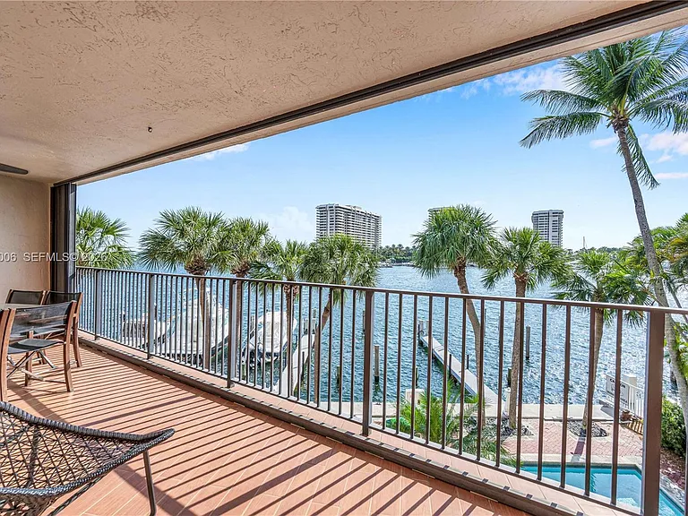 1700 S Bayshore Ln #3B — Photo 9