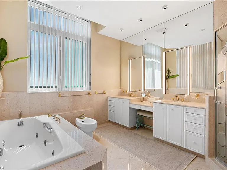 7515 Pelican Bay Blvd #Penthouse D — Photo 26