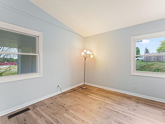 4th image of 688 Nancy Ln