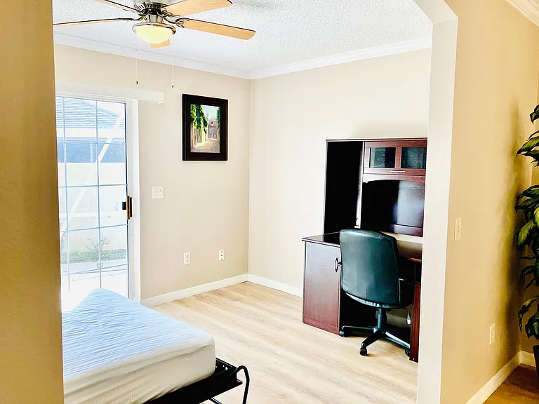 889 Lexington Ln — Photo 12